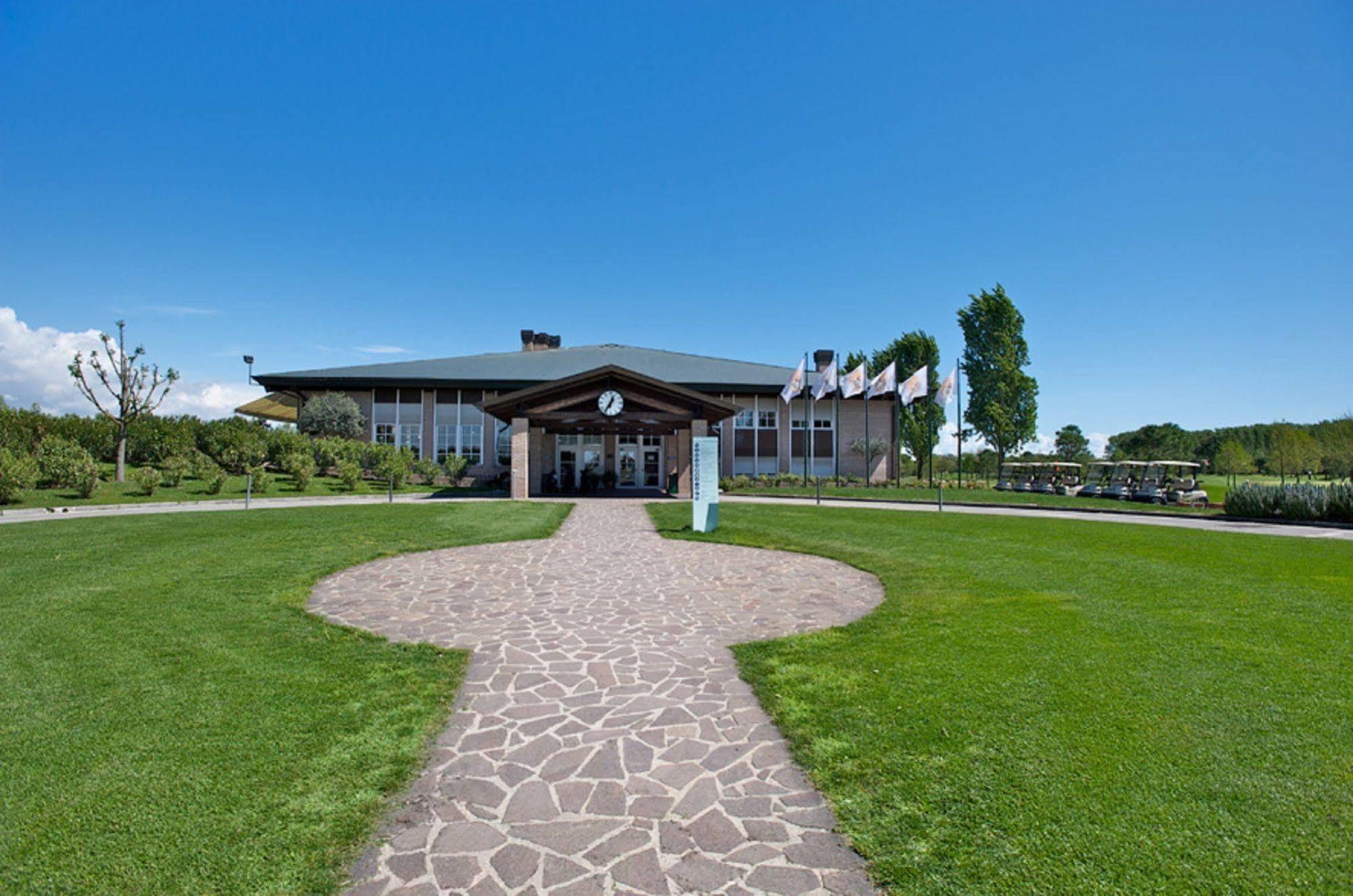 Golf Hotel 3*